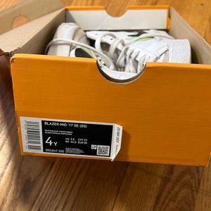 Nike blazer mid size 4Y